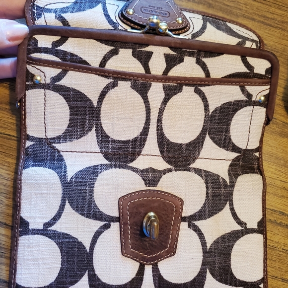 Vintage retired Coach large hand bag and matching wallet. - Picture 7 of 8